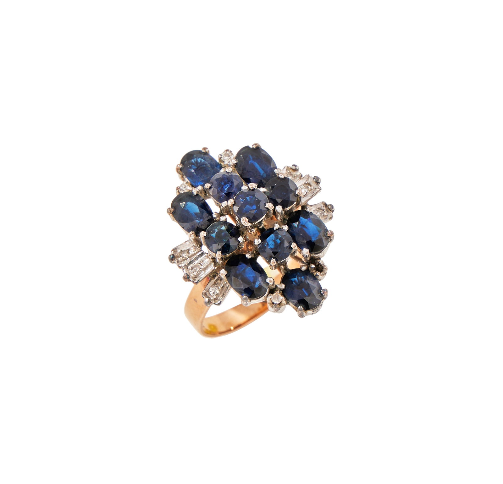 A SAPPHIRE AND DIAMOND DRESS RING (1 of 1)