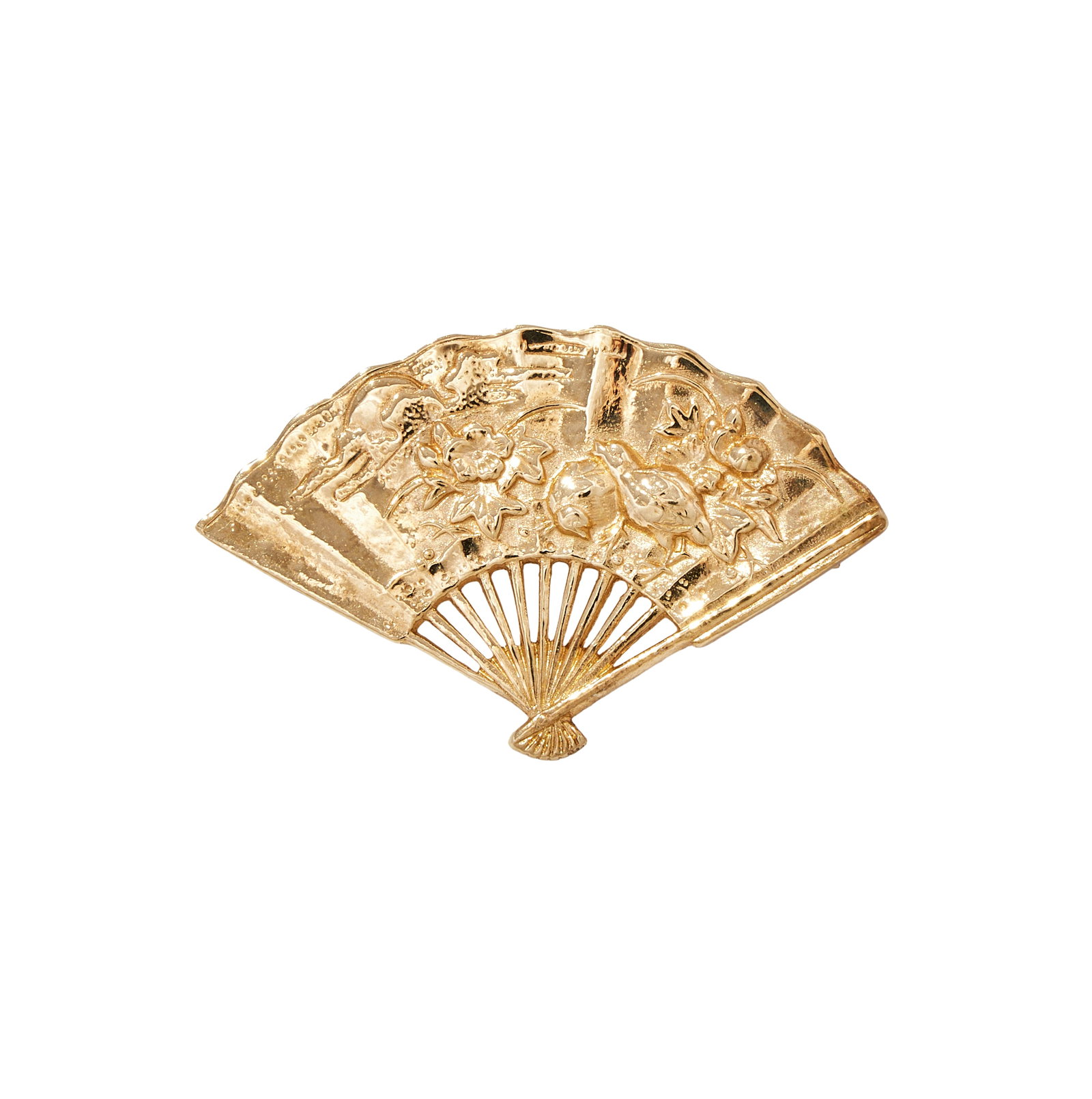A 9 CARAT GOLD FAN BROOCH: A 9 CARAT GOLD FAN BROOCH LONDON 1997 The polished fan with bird and flower detail, with pierced sticks, UK hallmark, maker's mark VN Size/dimensions: 4.4cm wide Gross weight: 9.2 grams Provenance: