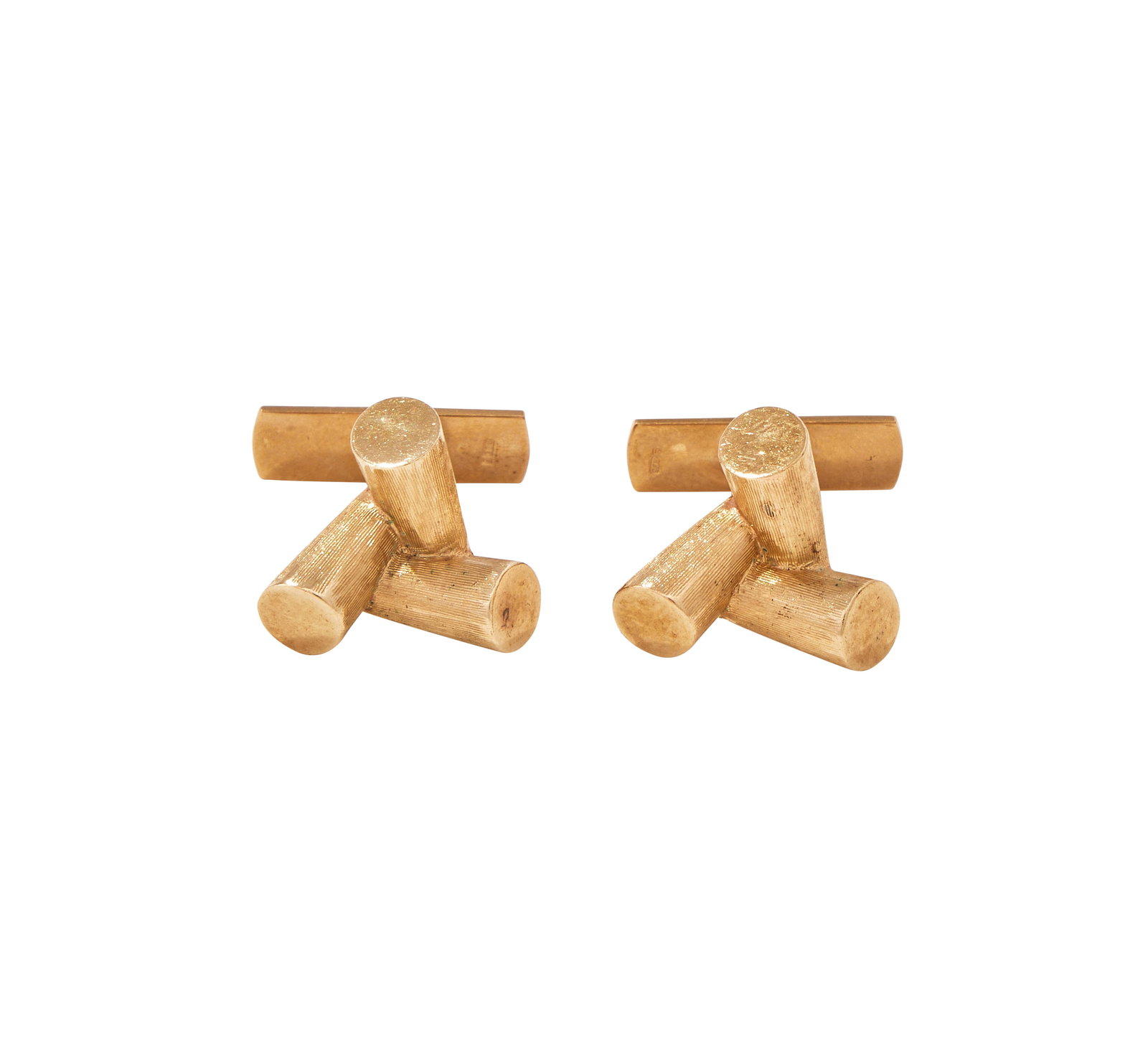 A PAIR OF 9 CARAT GOLD CUFFLINKS: A PAIR OF 9 CARAT GOLD CUFFLINKS The polished and textured abstract trefoil terminals, to swivel backs, UK hallmark, maker's mark CJ Ld Size/dimensions: terminals