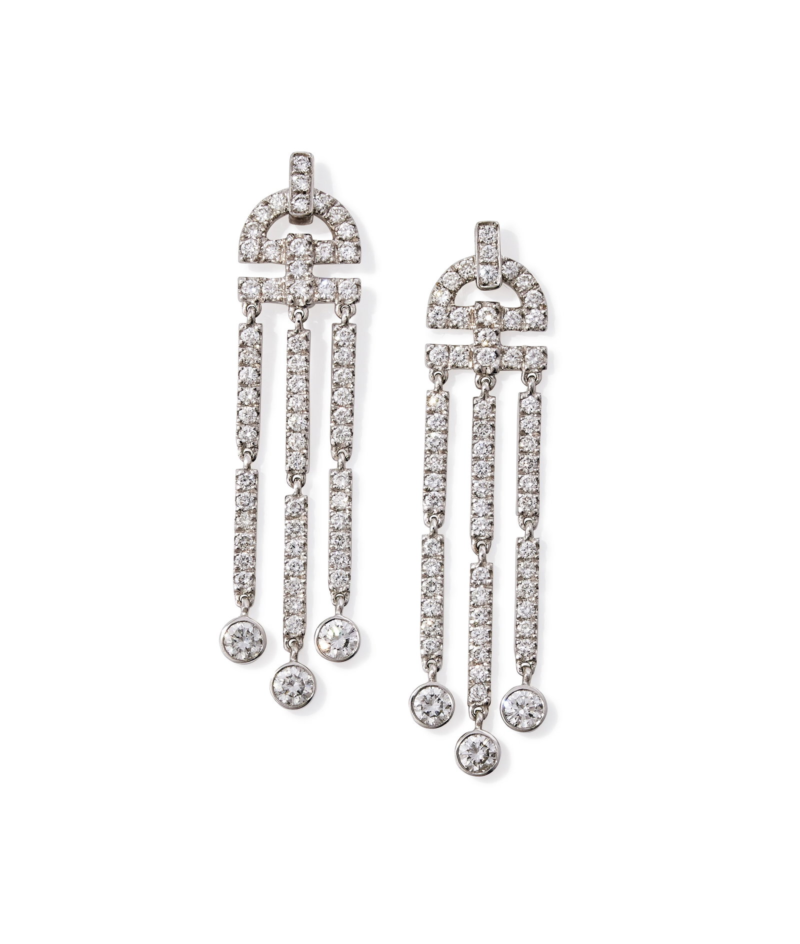 A PAIR OF DIAMOND PENDENT EARRINGS (1 of 3)
