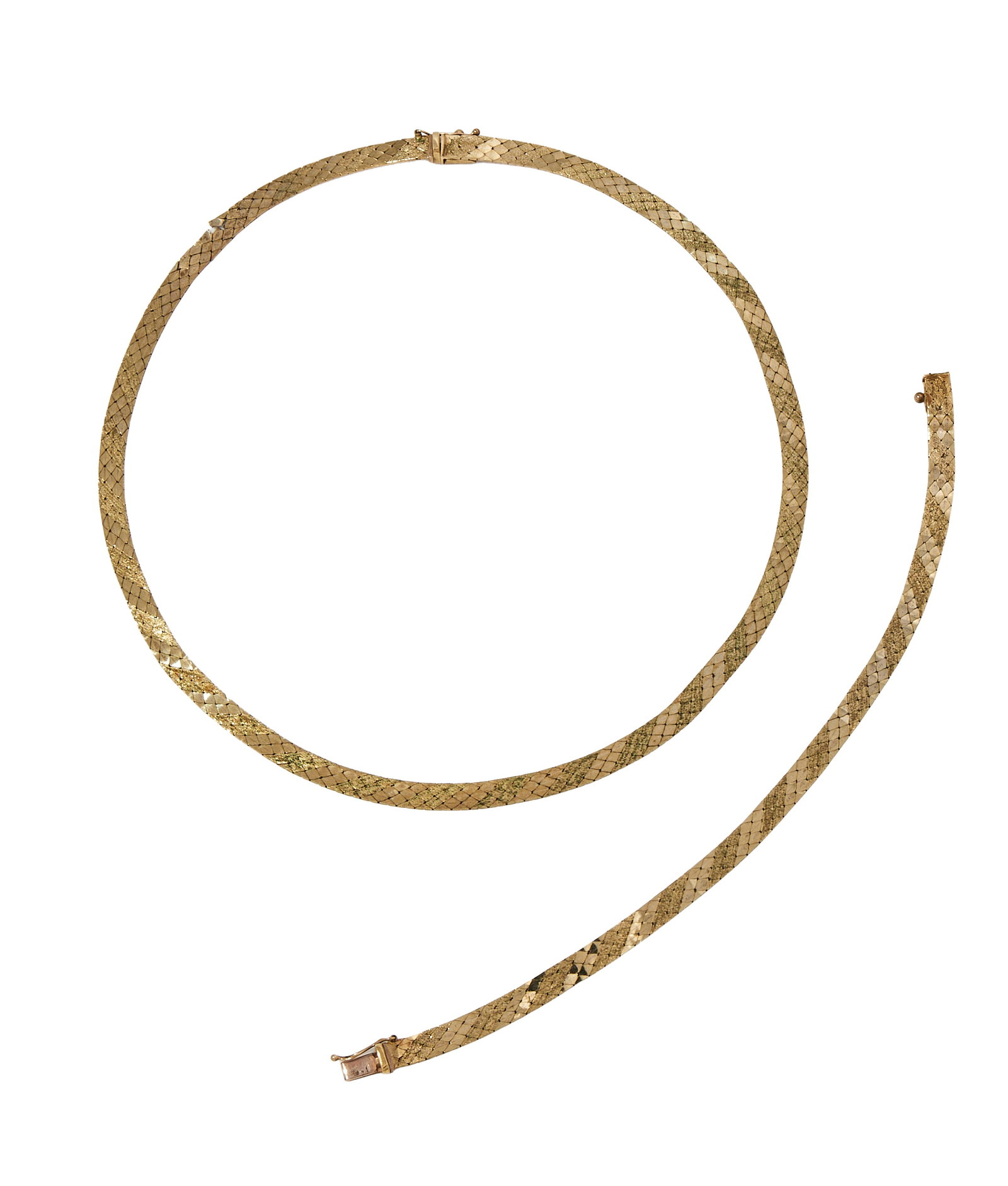 A 9CT GOLD NECKLACE AND BRACELET SET: A 9CT GOLD NECKLACE AND BRACELET SET Of integral linking with alternating textured and polished finish, UK import mark Size/Dimensions: necklace 40.0cm, bracelet 17.7cm long Gross weight: 20.0