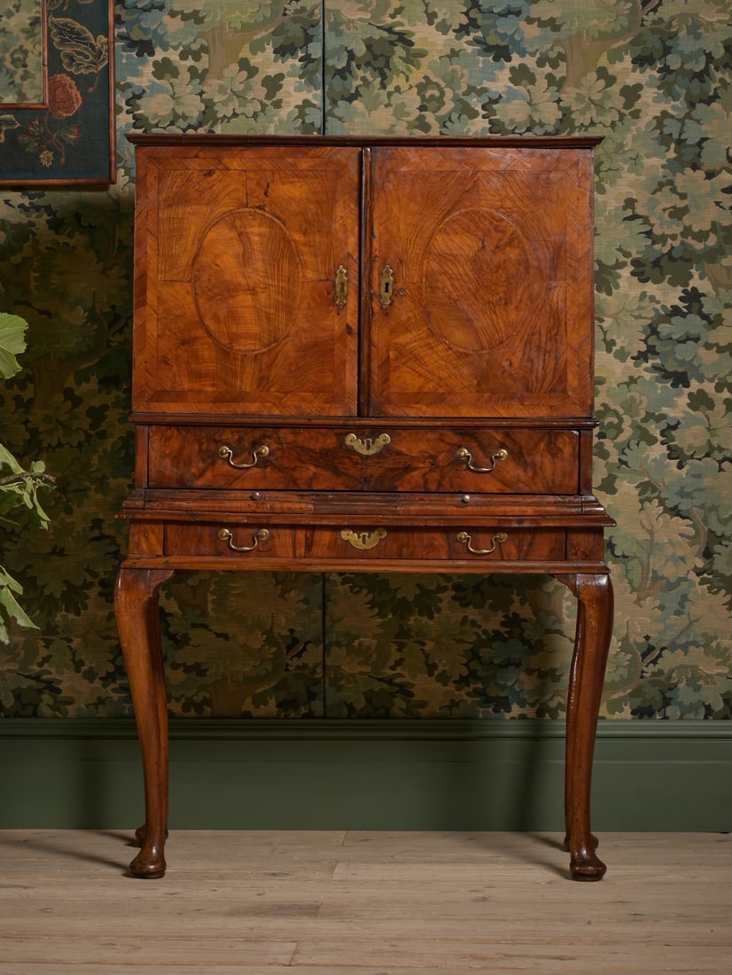A GEORGE I FIGURED WALNUT AND CROSSBANDED CHEST ON STAND, CIRCA 1720 (1 of 5)