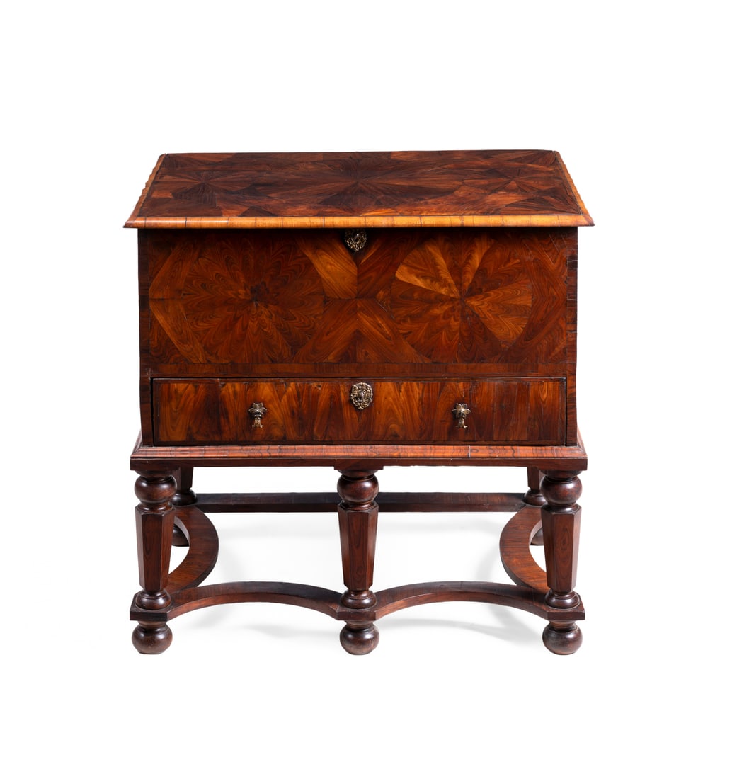Y A QUEEN ANNE ROSEWOOD OYSTER, KINGWOOD AND FRUITWOOD COFFER OR MULE CHEST ON STAND, CIRCA 1710 (1 of 7)