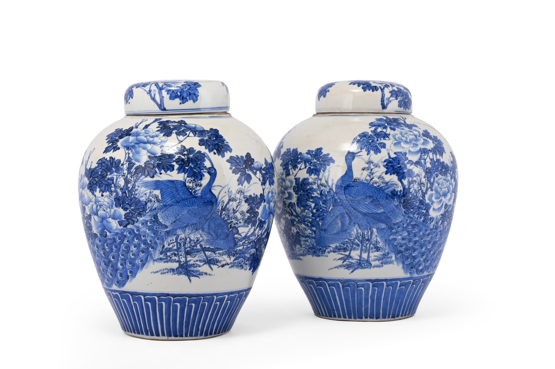 A PAIR OF JAPANESE BLUE AND WHITE GINGER JARS, LINERS AND COVERS, 19TH CENTURY (1 of 6)