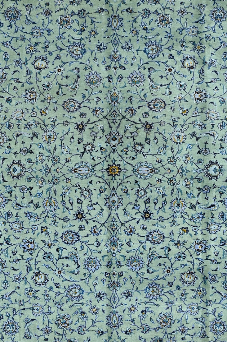 A KASHAN CARPET: A KASHAN CARPETapproximately 390 x 260cm