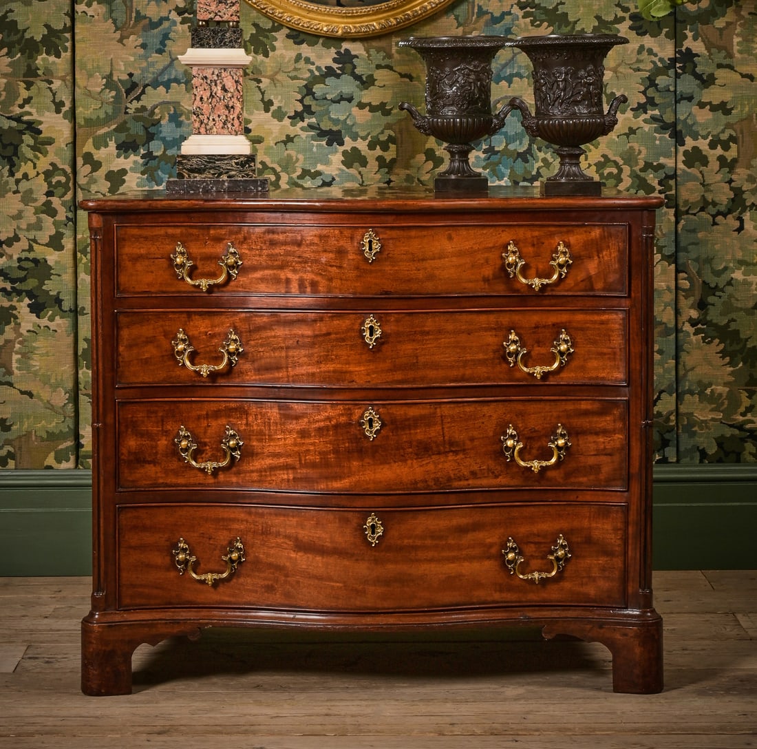 A GEORGE III MAHOGANY AND CROSSBANDED SERPENTINE CHEST OF DRAWERS, CIRCA 1765 (1 of 6)