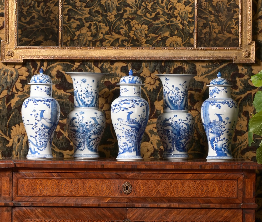 A GARNITURE OF FIVE CHINESE BLUE AND WHITE VASES AND COVERS, 19TH CENTURY: A GARNITURE OF FIVE CHINESE BLUE AND WHITE VASES AND COVERS19TH CENTURY43cm high