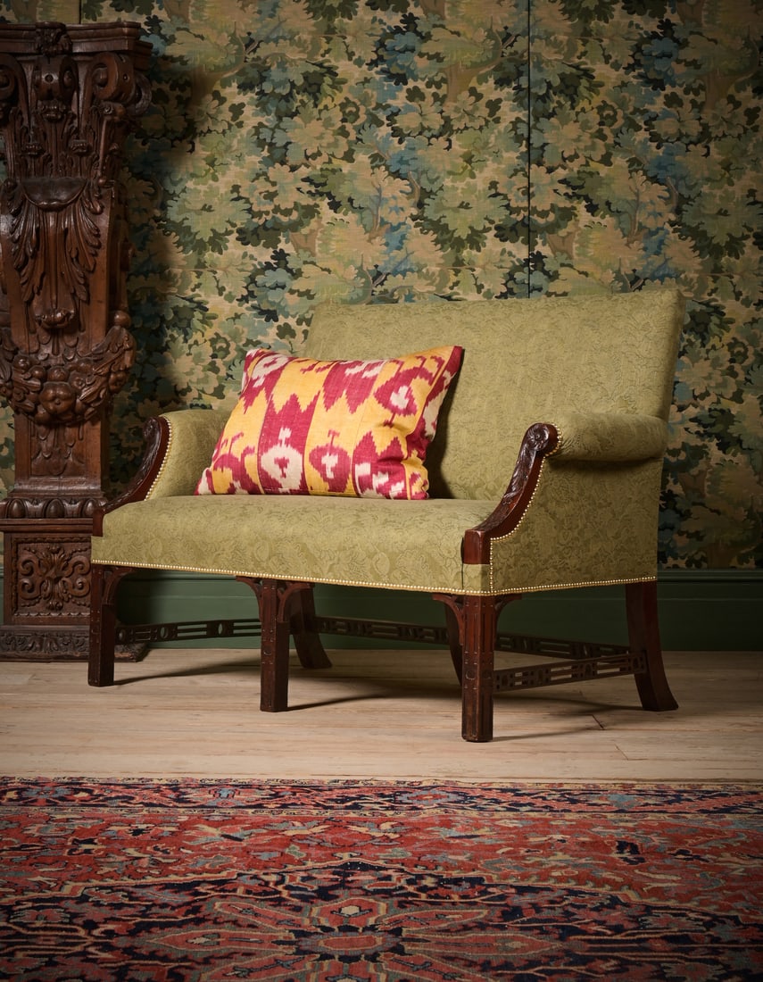 A GEORGE III MAHOGANY AND FRET CARVED SETTEE, CIRCA 1780 (1 of 4)
