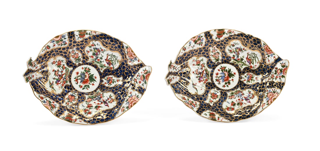 A PAIR OF WORCESTER PORCELAIN KAKIEMON STYLE LEAF-SHAPED DISHES, CIRCA 1770 (1 of 4)
