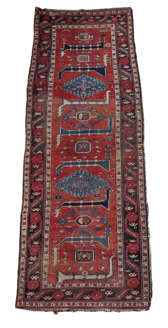 A HAMADAN RUNNER (1 of 4)