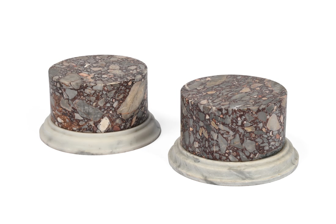 A PAIR OF BRECCIA AND CARRARA MARBLE SCULPTURE STANDS, IN THE GRAND TOUR MANNER, 20TH CENTURY (1 of 2)