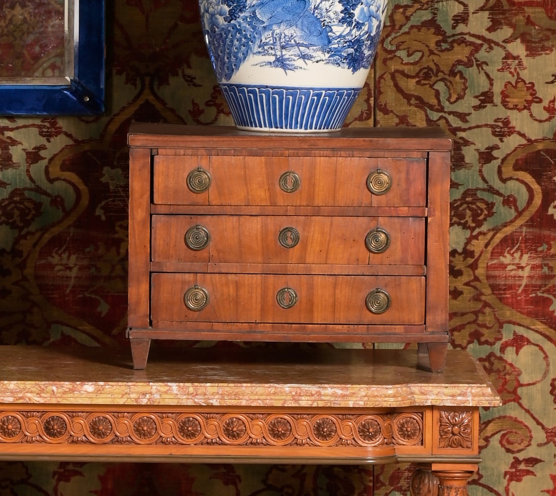A CONTINENTAL MINIATURE BIRCH COMMODE, LATE 18TH OR EARLY 19TH CENTURY (1 of 4)