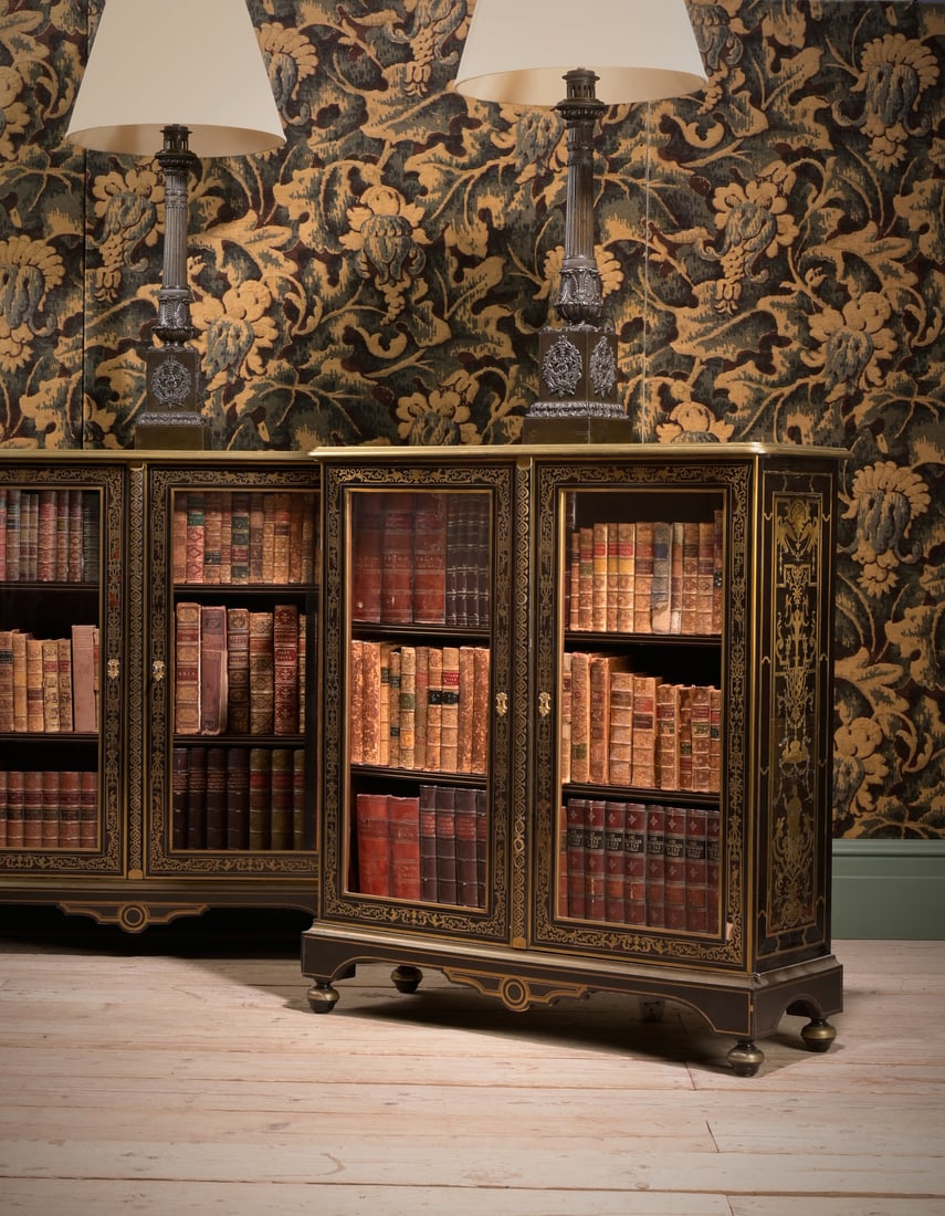 Y A PAIR OF FRENCH TORTOISESHELL, EBONY AND BRASS MARQUETRY 'BOULLE' SIDE CABINETS, CIRCA 1830 (1 of 9)