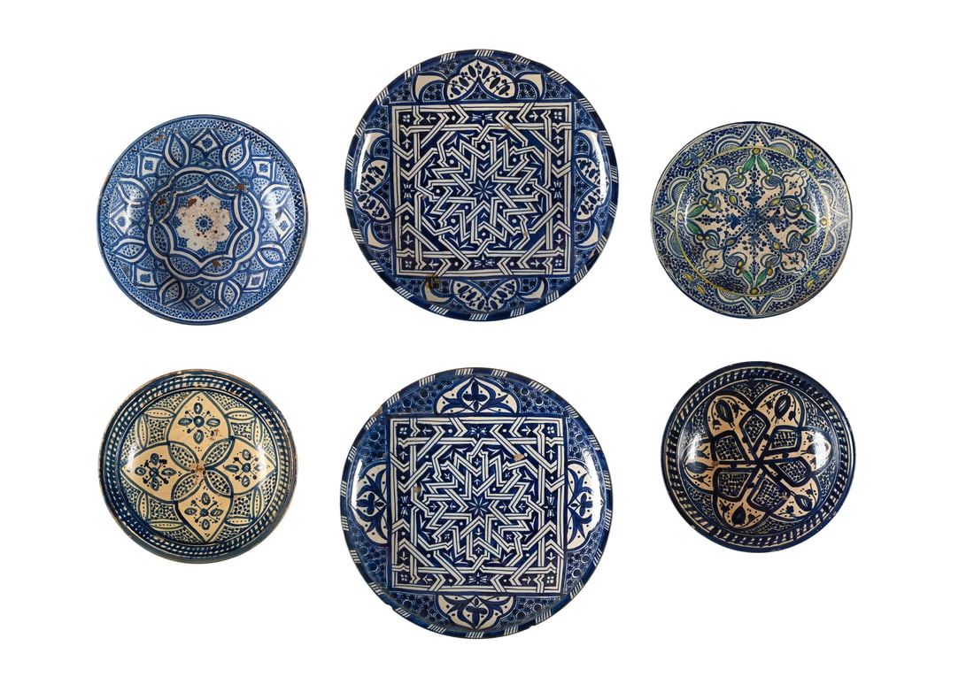 A GROUP OF MOROCCAN TIN GLAZED BLUE AND WHITE POTTERY, 19TH CENTURY (1 of 15)