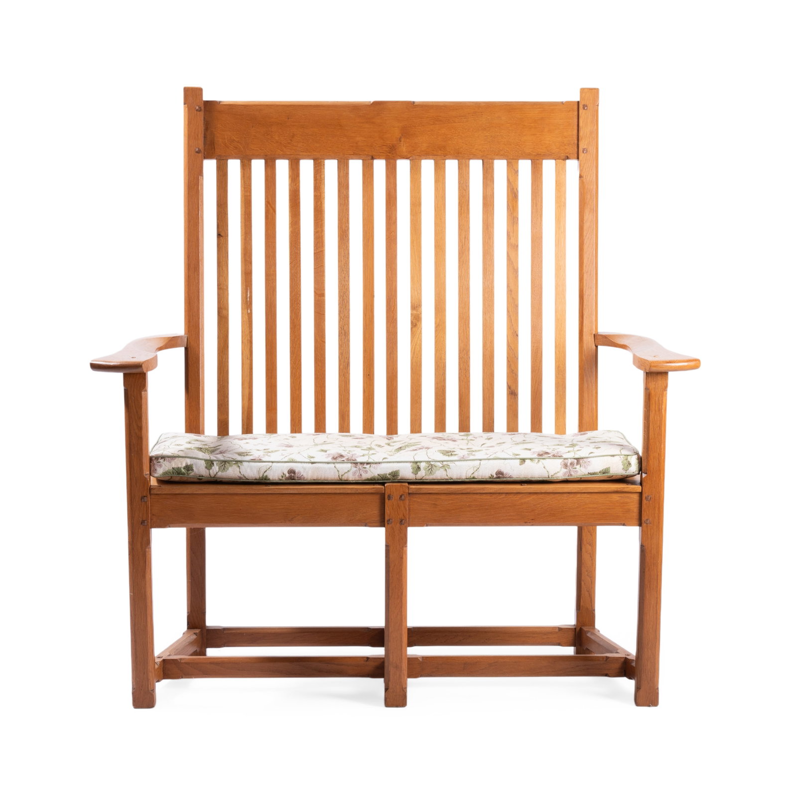 AN ASH TWO SEAT WINDSOR SETTLE IN ARTS & CRAFTS STYLE, MODERN: AN ASH TWO SEAT WINDSOR SETTLE IN ARTS & CRAFTS STYLE IN THE MANNER OF FRANK LLOYD WRIGHT, BY ROBIN CLARKE, MODERN With a floral fabric seat cushion upholstered in Sibyl Colefax & John Fowler