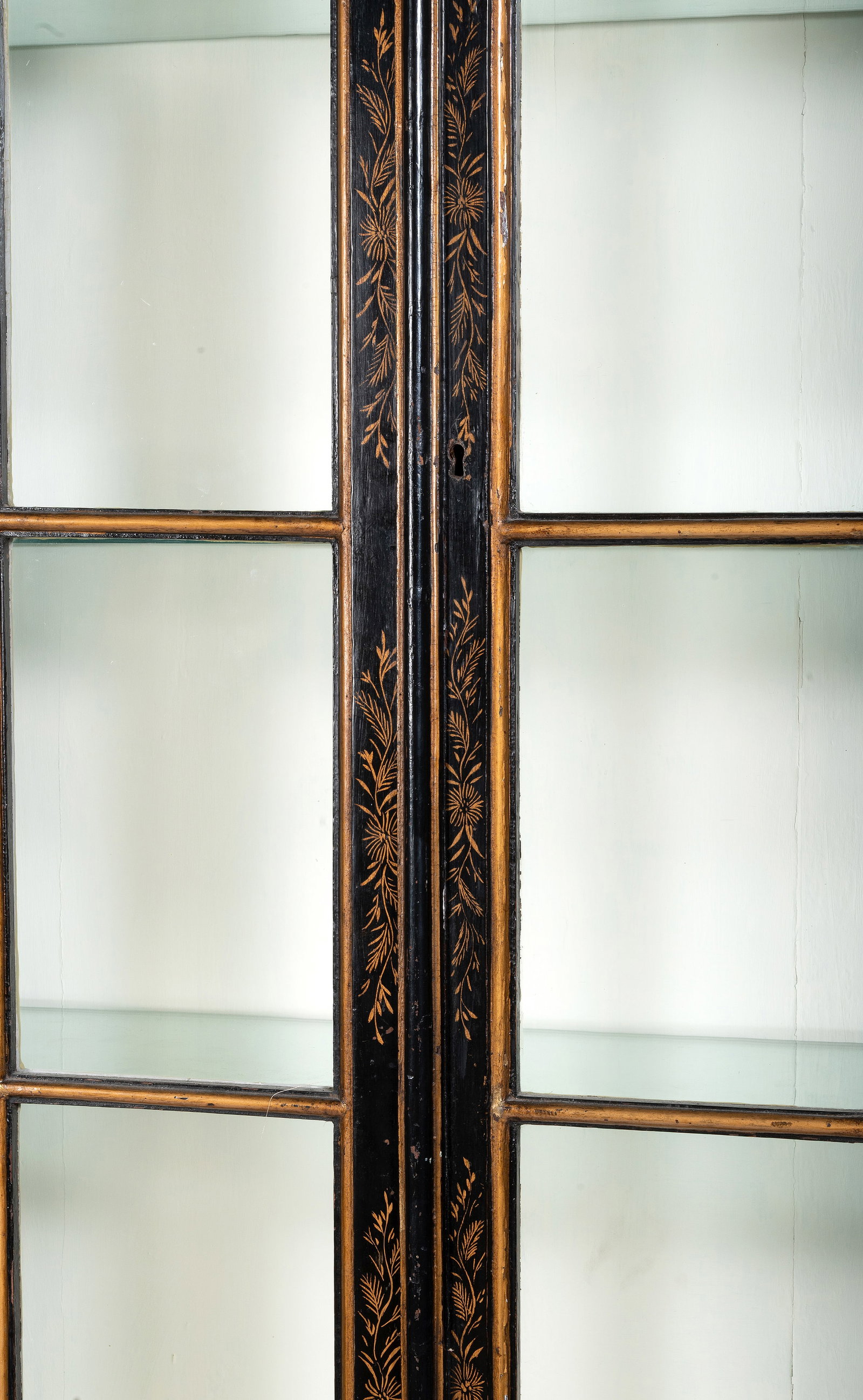 A BLACK JAPANNED DISPLAY CABINET, DUTCH, LATE 19TH CENTURY - 3