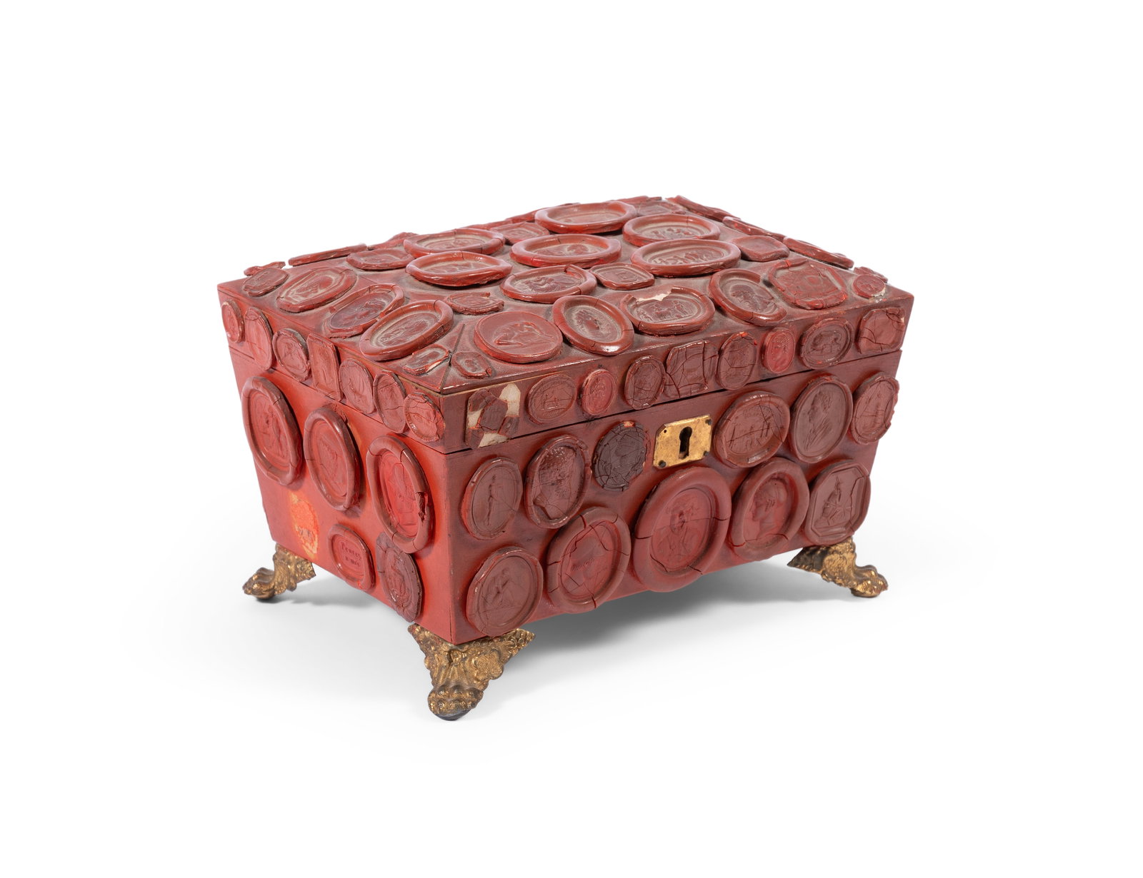 A REGENCY WAX SEAL MOUNTED RED PAINTED TEA CADDY, EARLY 19TH CENTURY: A REGENCY WAX SEAL MOUNTED RED PAINTED TEA CADDY EARLY 19TH CENTURY With paper label ‘This box was left to me in his will by the late John Fowler, C.B.E.’ 11cm high, 19cm wide, 13.5cm