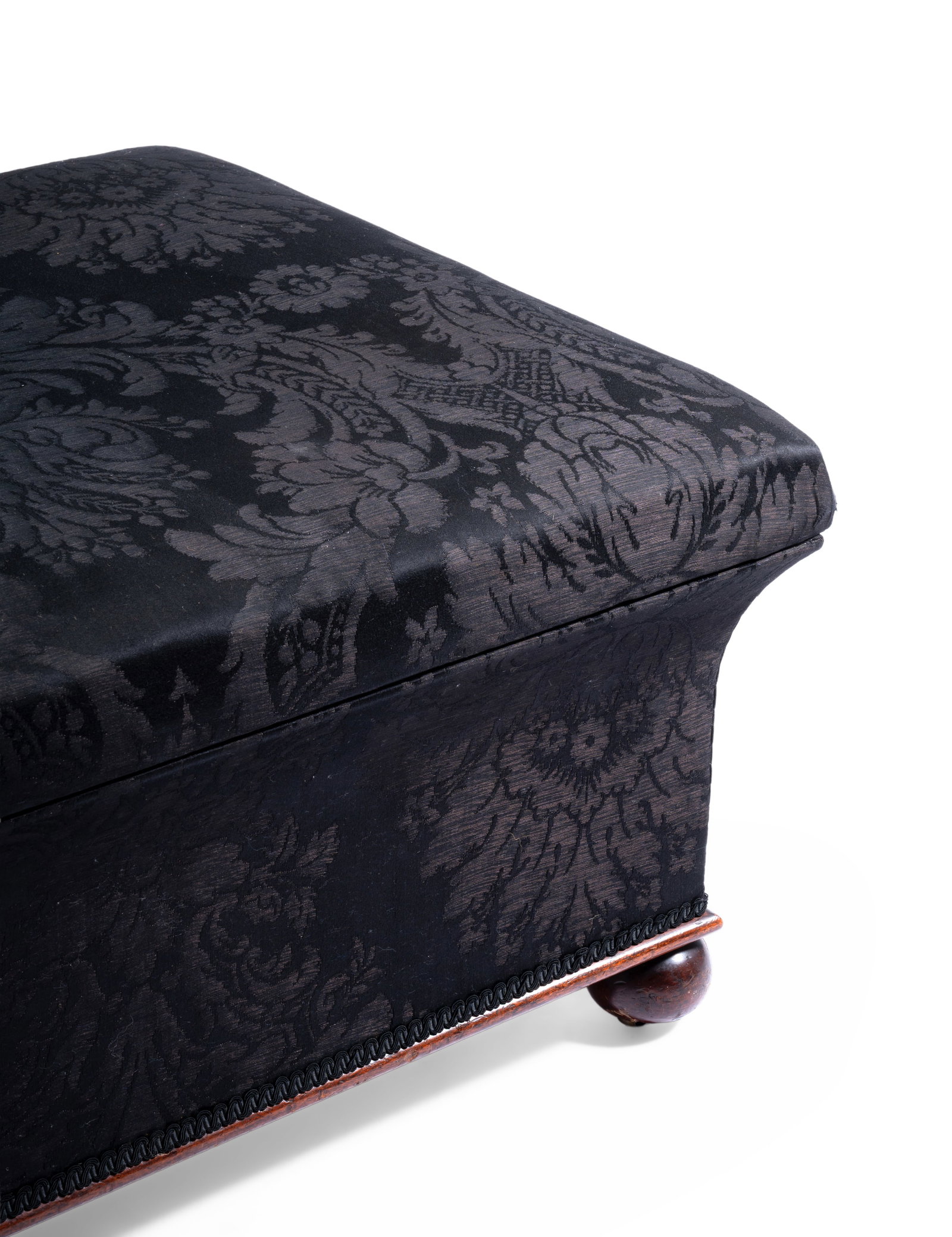 A VICTORIAN MAHOGANY AND UPHOLSTERED OTTOMAN STOOL, 19TH CENTURY - 2