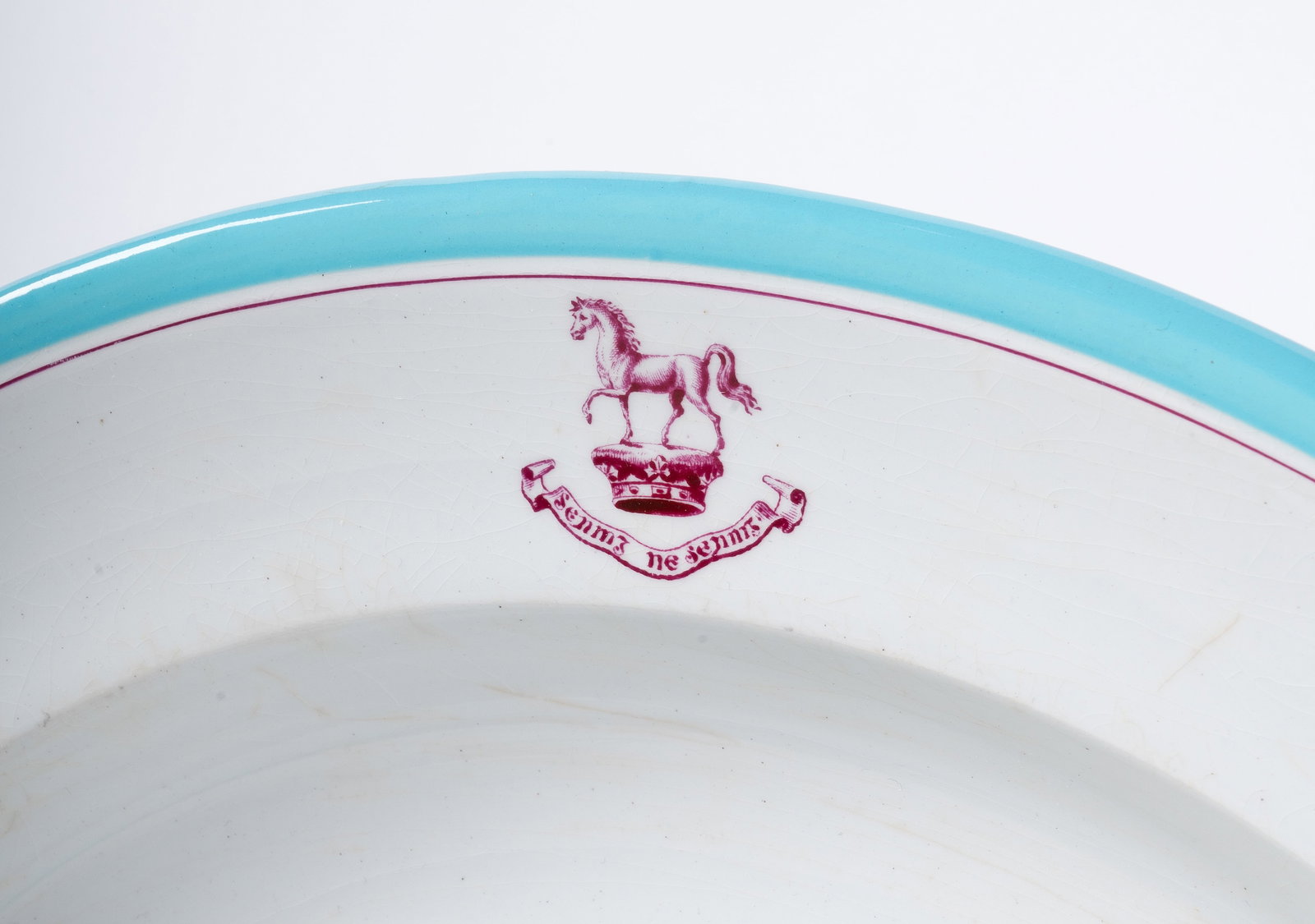 A WEDGWOOD FOR THOMAS GOODE & CO. POTTERY ARMORIAL PART DINNER SERVICE, LATE 19TH CENTURY - 2