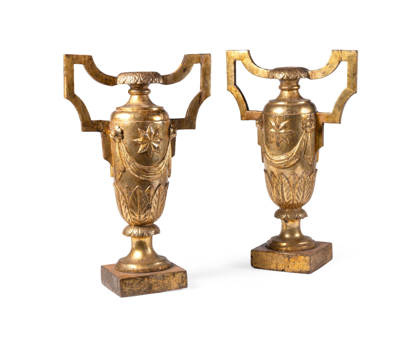 A PAIR OF GILTWOOD URNS, ITALIAN, 19TH CENTURY: A PAIR OF GILTWOOD URNS ITALIAN, 19TH CENTURY 68cm high, 43cm wide Provenance: From the personal collection of Mark Gillette Lyon & Turnbull, Five Centuries, 19 May 2022, lot 600 Condition