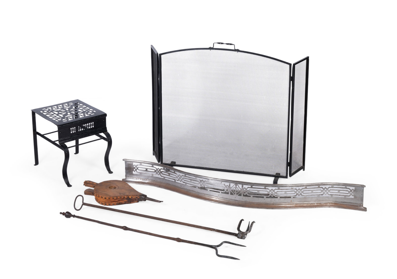 A GEORGE III BRUSHED STEEL SERPENTINE FIRE FENDER, CIRCA 1800, WITH FOUR FURTHER ITEMS (1 of 1)