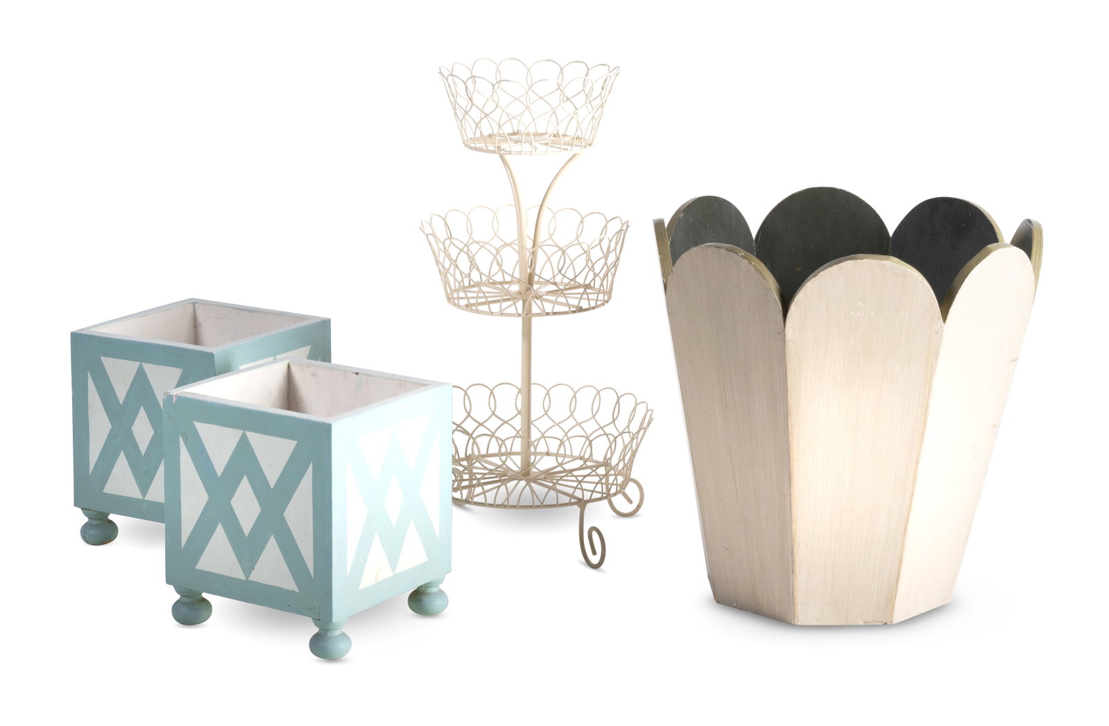 A PAIR OF PAINTED TRELLIS PLANTERS, BY SIBYL COLEFAX & JOHN FOWLER, AND TWO FURTHER ITEMS: A PAIR OF BLUE AND WHITE PAINTED TRELLIS PLANTERS BY SIBYL COLEFAX & JOHN FOWLER, LATE 20TH CENTURY 20cm high, 18cm wide, 16.5cm deep Together with a Sibyl Colefax & John Fowler painted