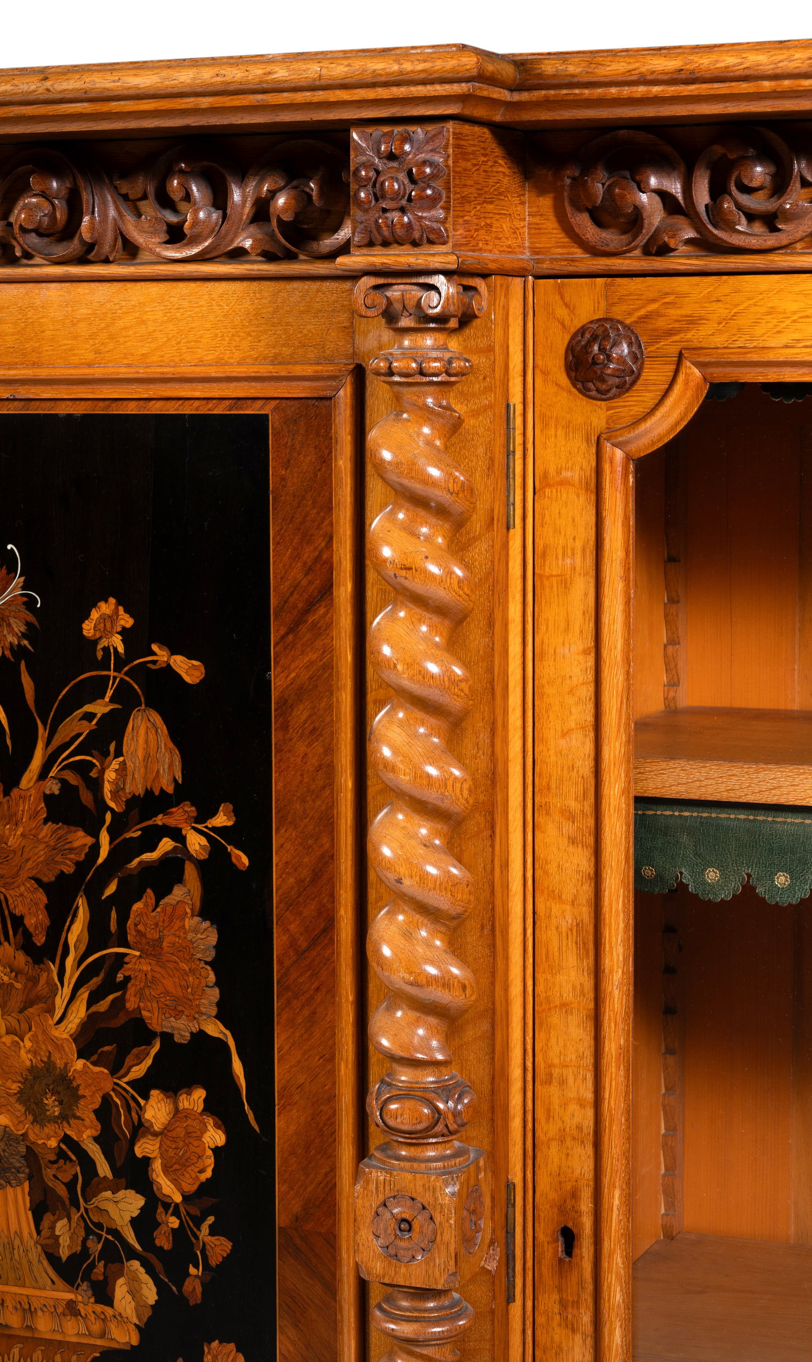 Y A VICTORIAN GOLDEN OAK AND MARQUETRY INLAID SIDE CABINET, 19TH CENTURY - 3