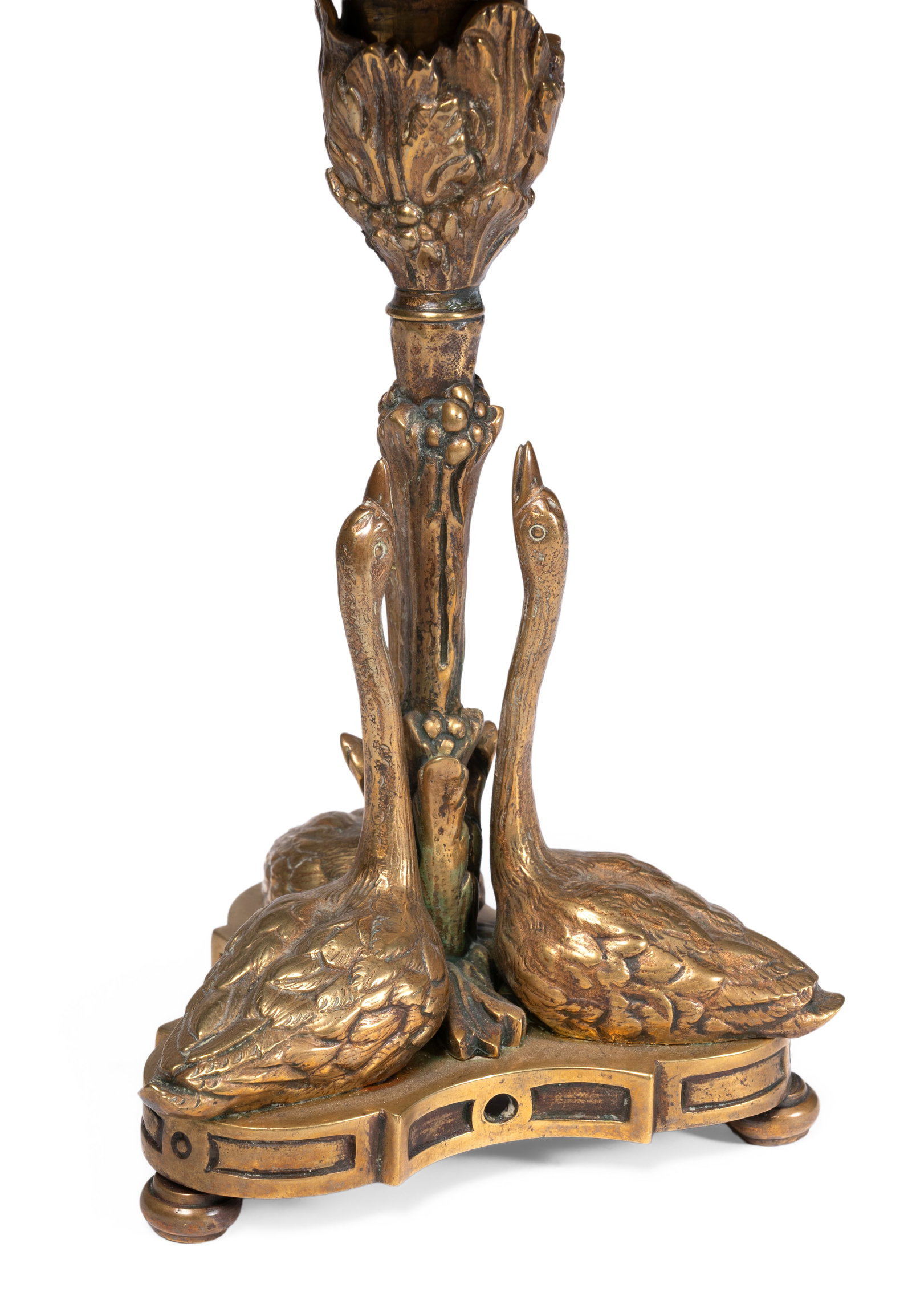 A PAIR OF BRASS CANDLESTICKS, IN GEORGE IV STYLE, FIRST HALF 20TH CENTURY - 2