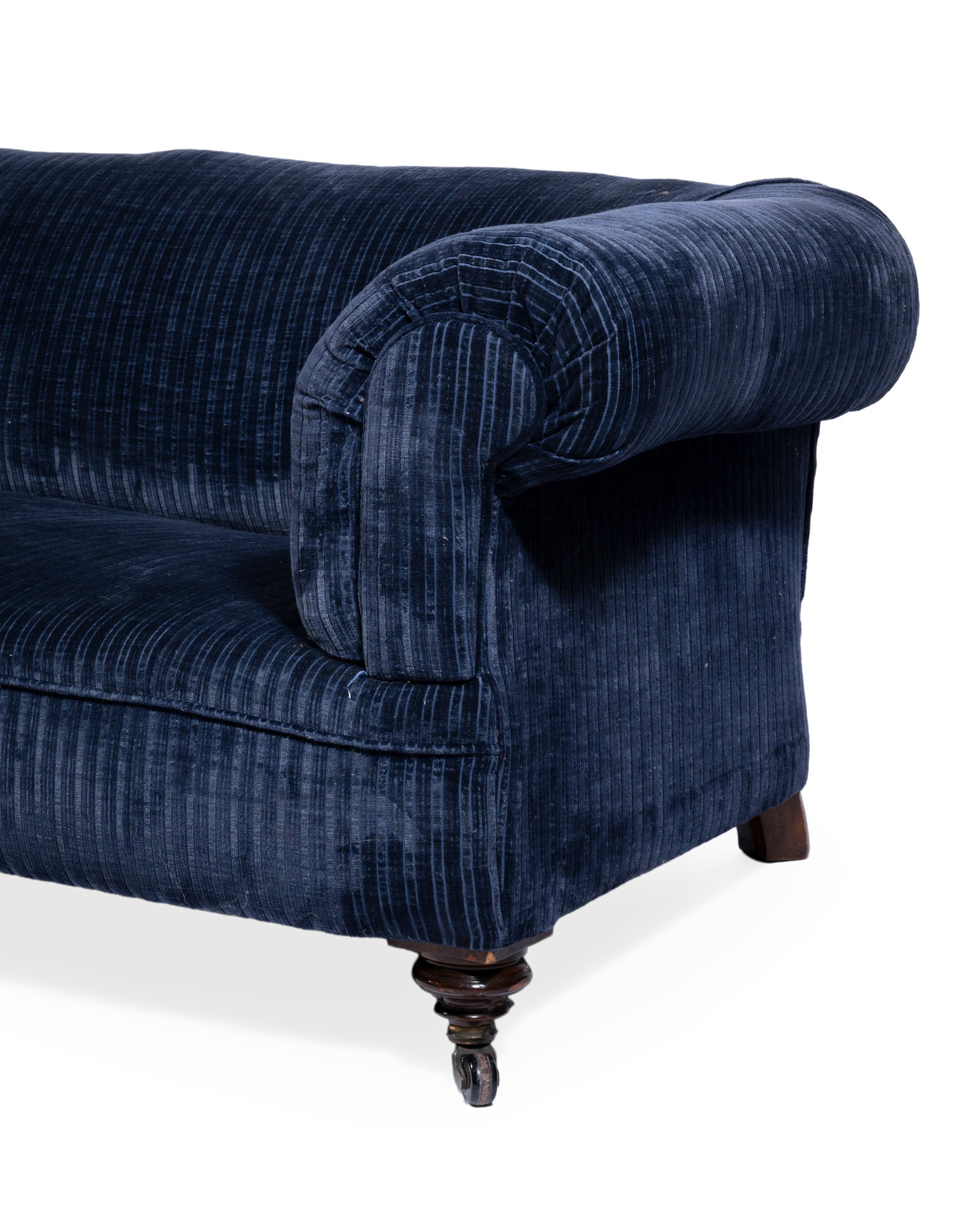A VICTORIAN MAHOGANY AND UPHOLSTERED SOFA, IN HOWARD STYLE, LATE 19TH CENTURY - 2