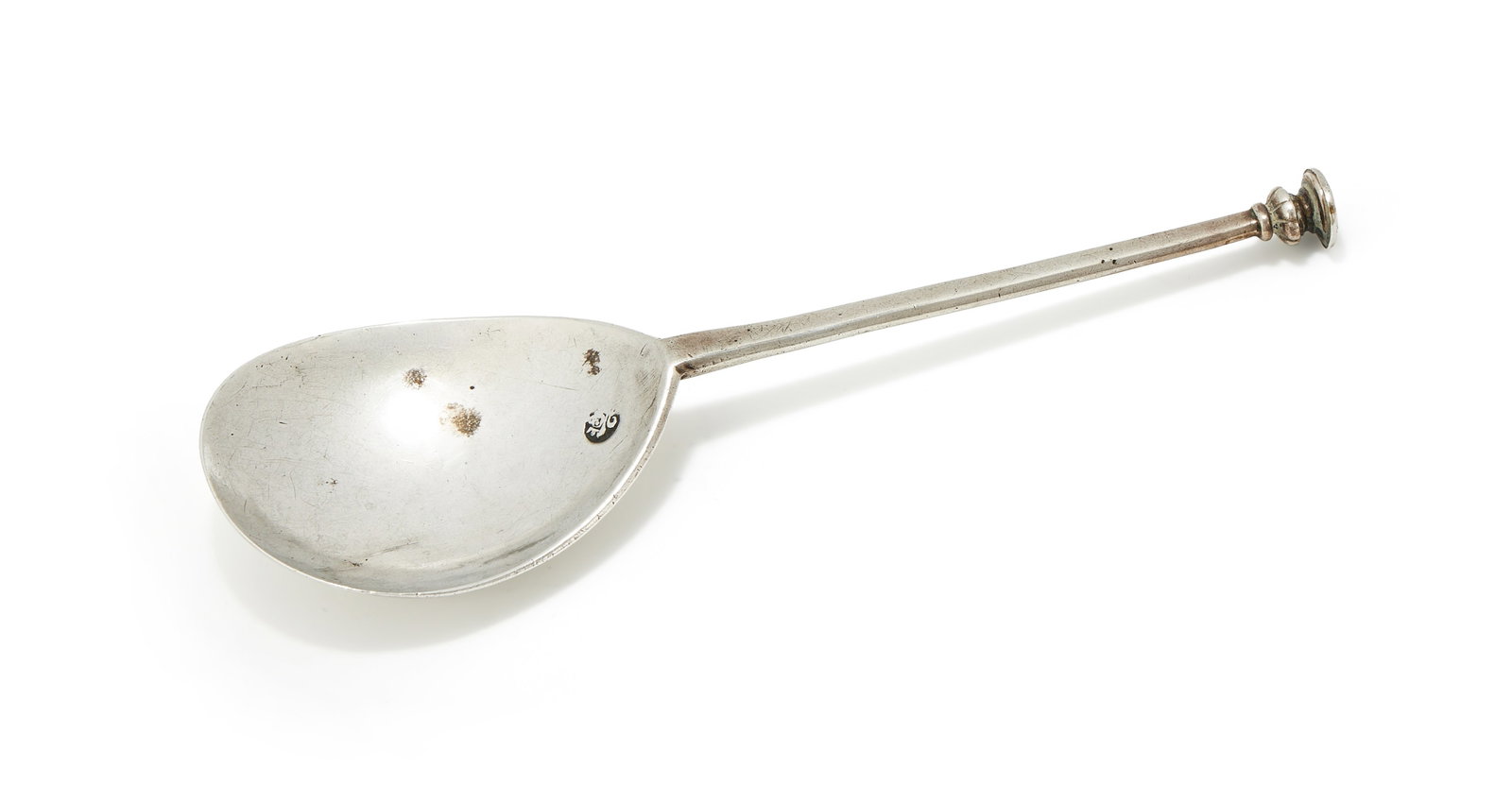 AN ELIZABETH I SILVER SEAL TOP SPOON, CHRISTOPHER HUNTON, YORK 1569 (1 of 2)