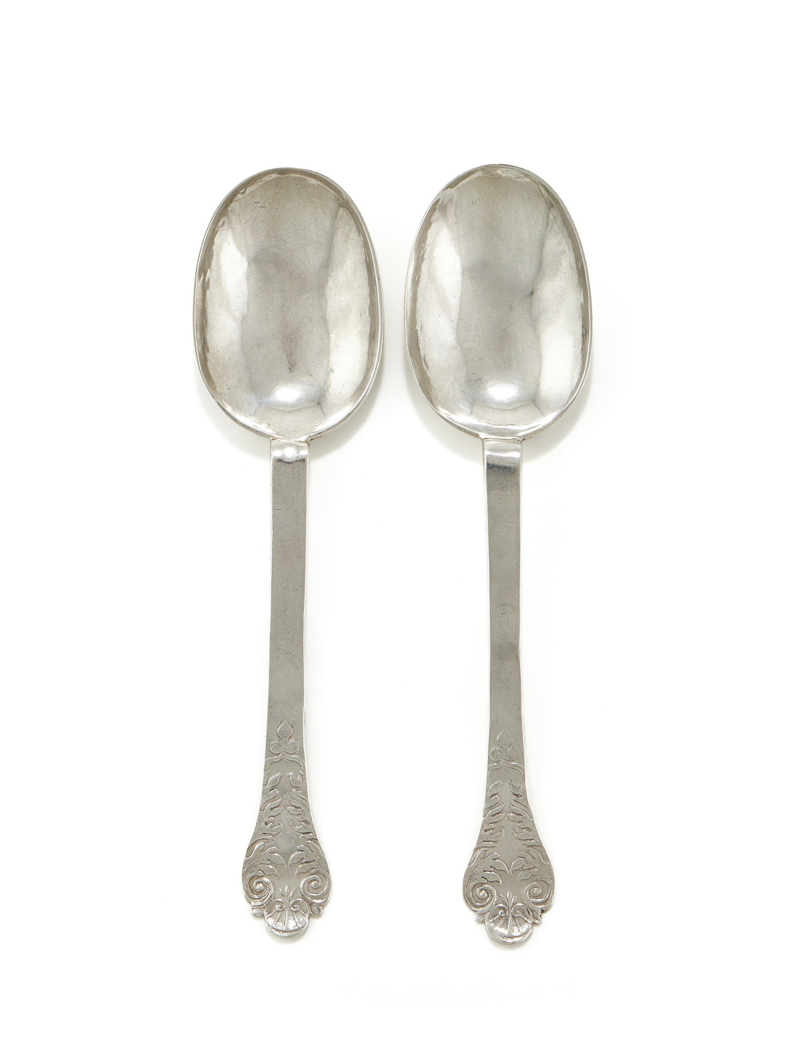 A PAIR OF CHARLES II SILVER LACE BACK TREFID SPOONS, POSSIBLY BY STEPHEN VENABLES II, LONDON 1679 (1 of 2)