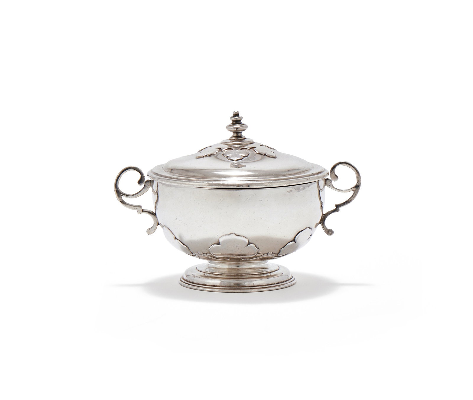A WILLIAM III BRITANNIA STANDARD SILVER PORRINGER AND COVER, ANTHONY NELME, LONDON 1700 (1 of 3)