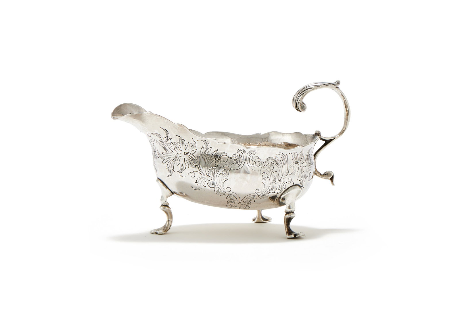 A GEORGE III SILVER SHAPED OVAL CREAM BOAT, JOHN MUNS, LONDON 1763 (1 of 2)