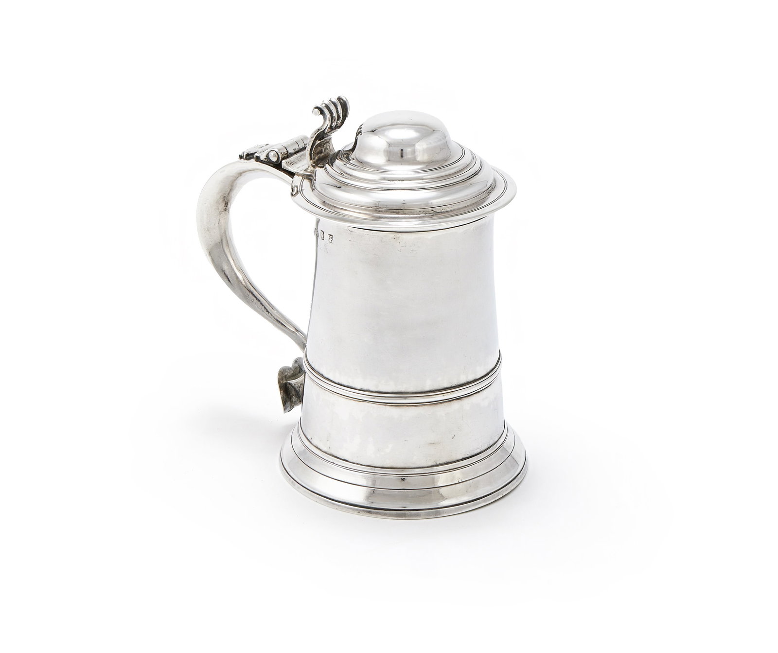 A GEORGE III SILVER LIDDED TANKARD, WILLIAM & JAMES PRIEST, LONDON 1770 (1 of 3)