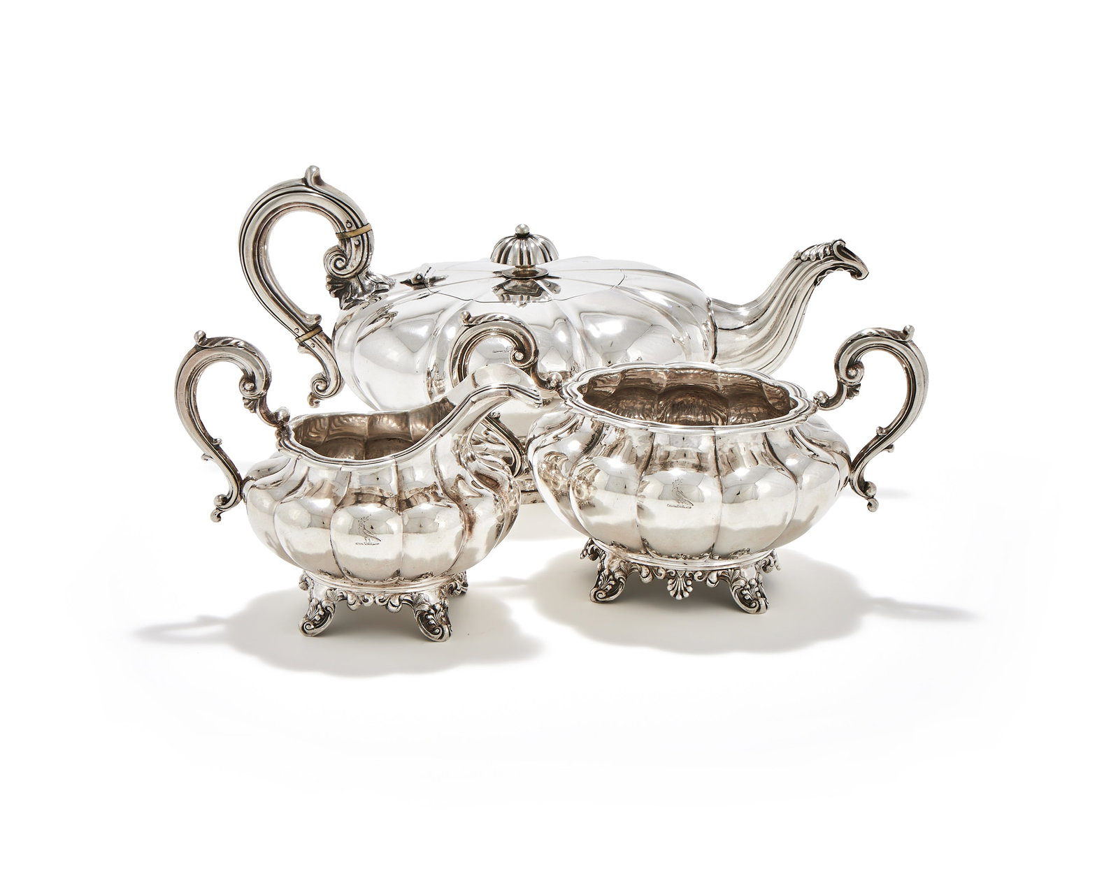 A WILLIAM IV IRISH SILVER THREE PIECE SHAPED CIRCULAR TEA SET, JAMES FRAY, DUBLIN 1832 (1 of 3)