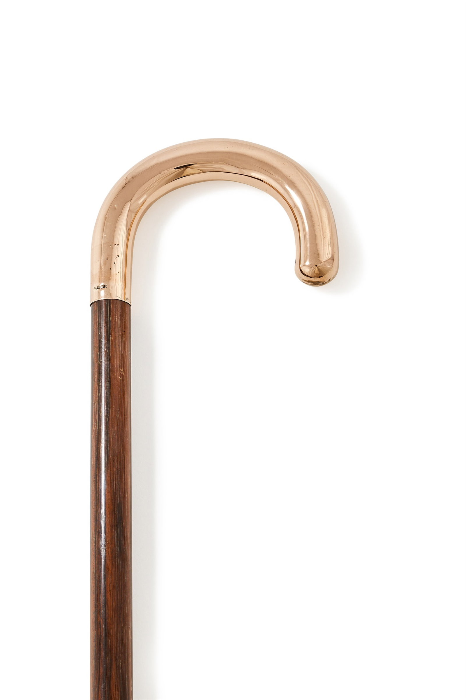 Y A 9 CARAT GOLD MOUNTED WALKING STICK, BIRMINGHAM 1911: Y A 9 CARAT GOLD MOUNTED WALKING STICKBIRMINGHAM 1911The rosewood cane with a 9 carat gold curved handle96cm long ϒ Indicates that this lot may be subject to CITES regulations when exported. The 