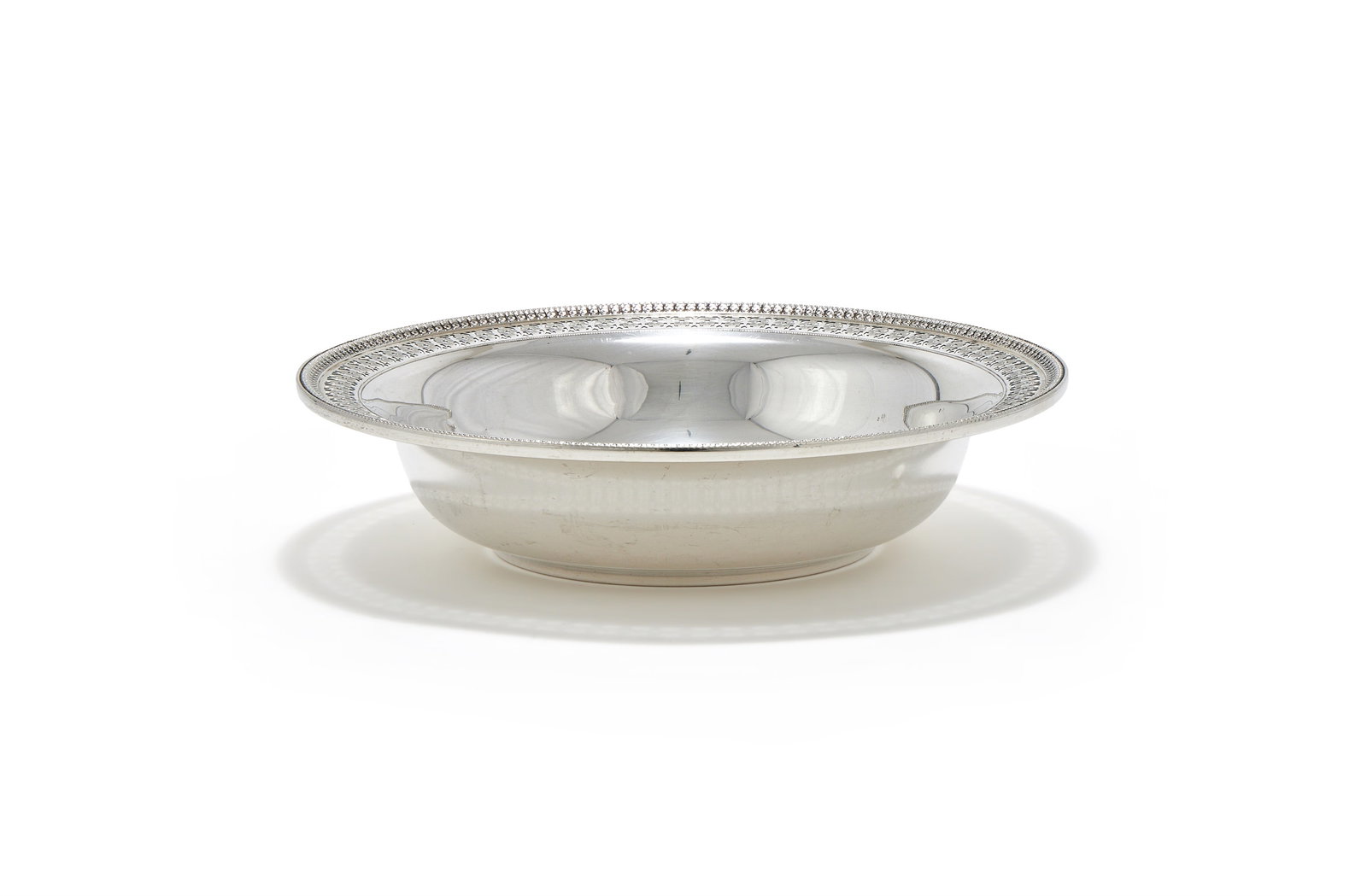 AN AMERICAN SILVER BOWL, BAILEY, BANKS & BIDDLE CO., STERLING SILVER, NO. B709 10: AN AMERICAN SILVER BOWLBAILEY, BANKS & BIDDLE CO., STERLING SILVER, NO. B709 10With a foliate border and pierced band25.5cm diameter380g (12.2 oz)