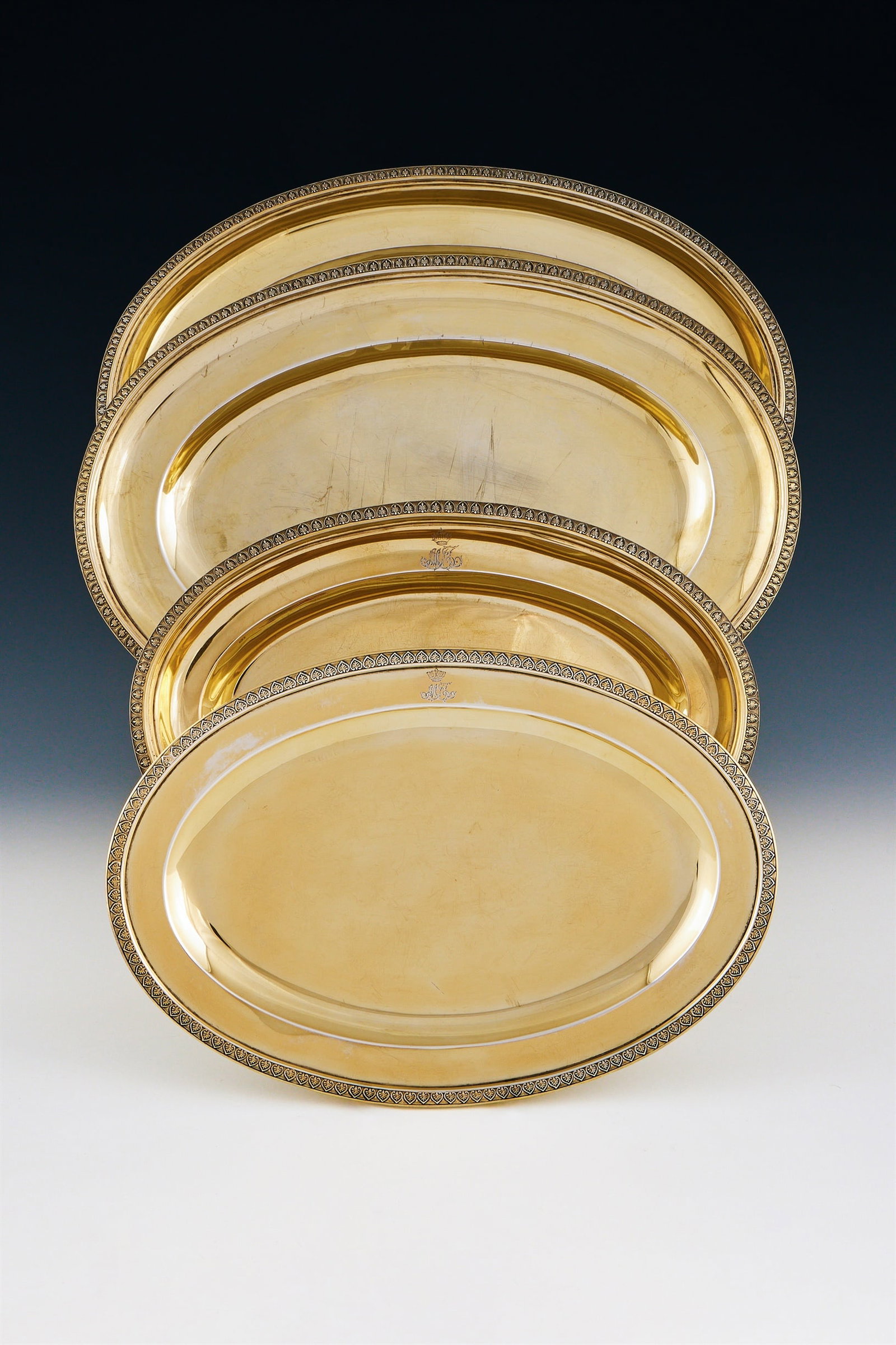 A SET OF THREE FRENCH EMPIRE SILVER GILT OVAL SERVING DISHES, MARTIN-GUILLAUME BIENNAIS, PARIS MARKS (1 of 4)