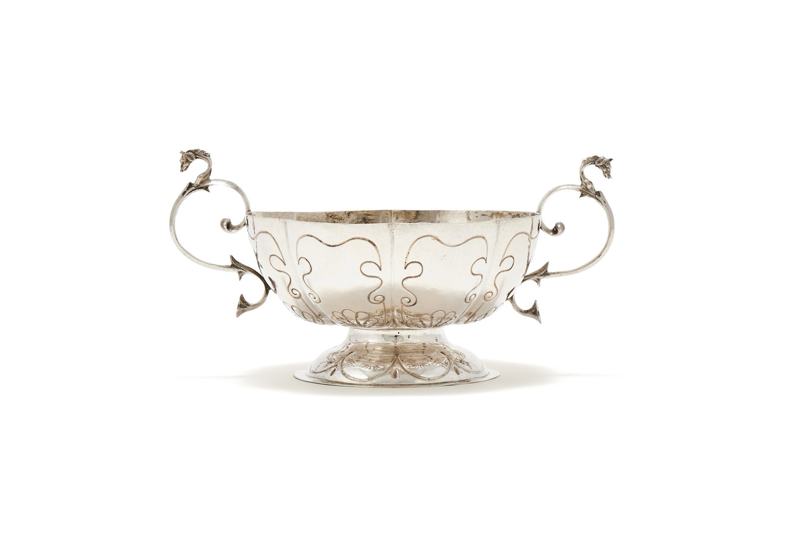 A DUTCH SILVER TWIN HANDLED SHAPED CIRCULAR BOWL, .833 STANDARD, CIRCA 1925 (1 of 3)