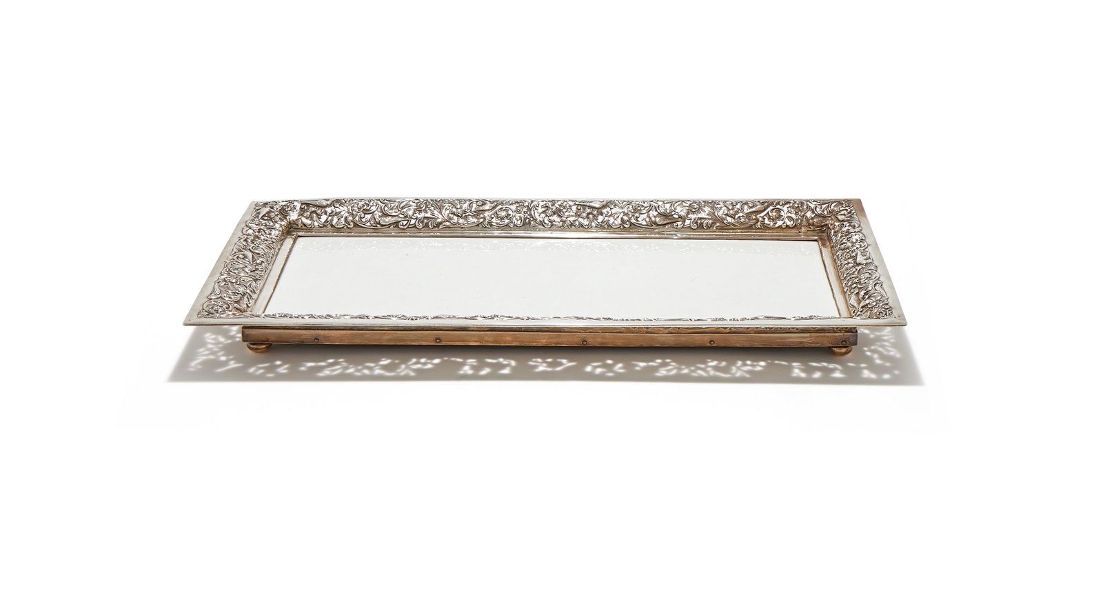 AN EDWARDIAN SILVER MOUNTED RECTANGULAR TRAY, WILLIAM COMYNS, LONDON 1904 (1 of 3)
