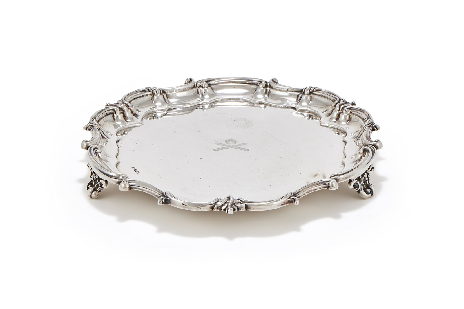 A SILVER SHAPED CIRCULAR SALVER, MAPPIN & WEBB, SHEFFIELD 1915 (1 of 4)