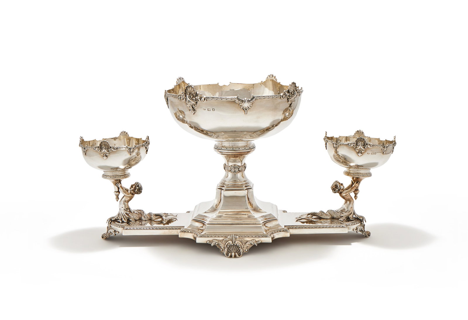 A SILVER CENTRE PIECE, GOLDSMITHS & SILVERSMITHS CO. LTD., LONDON 1931 (1 of 3)