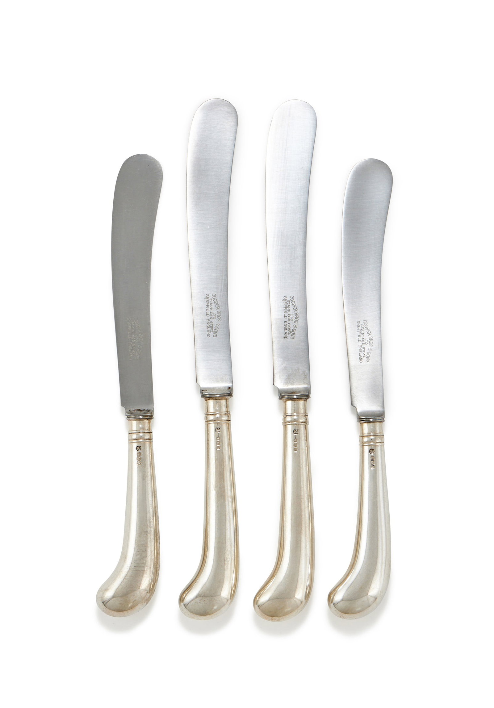A SET OF TWELVE SILVER PISTOL GRIP HANDLED TABLE AND DESSERT KNIVES, SHEFFIELD 1968 (1 of 2)