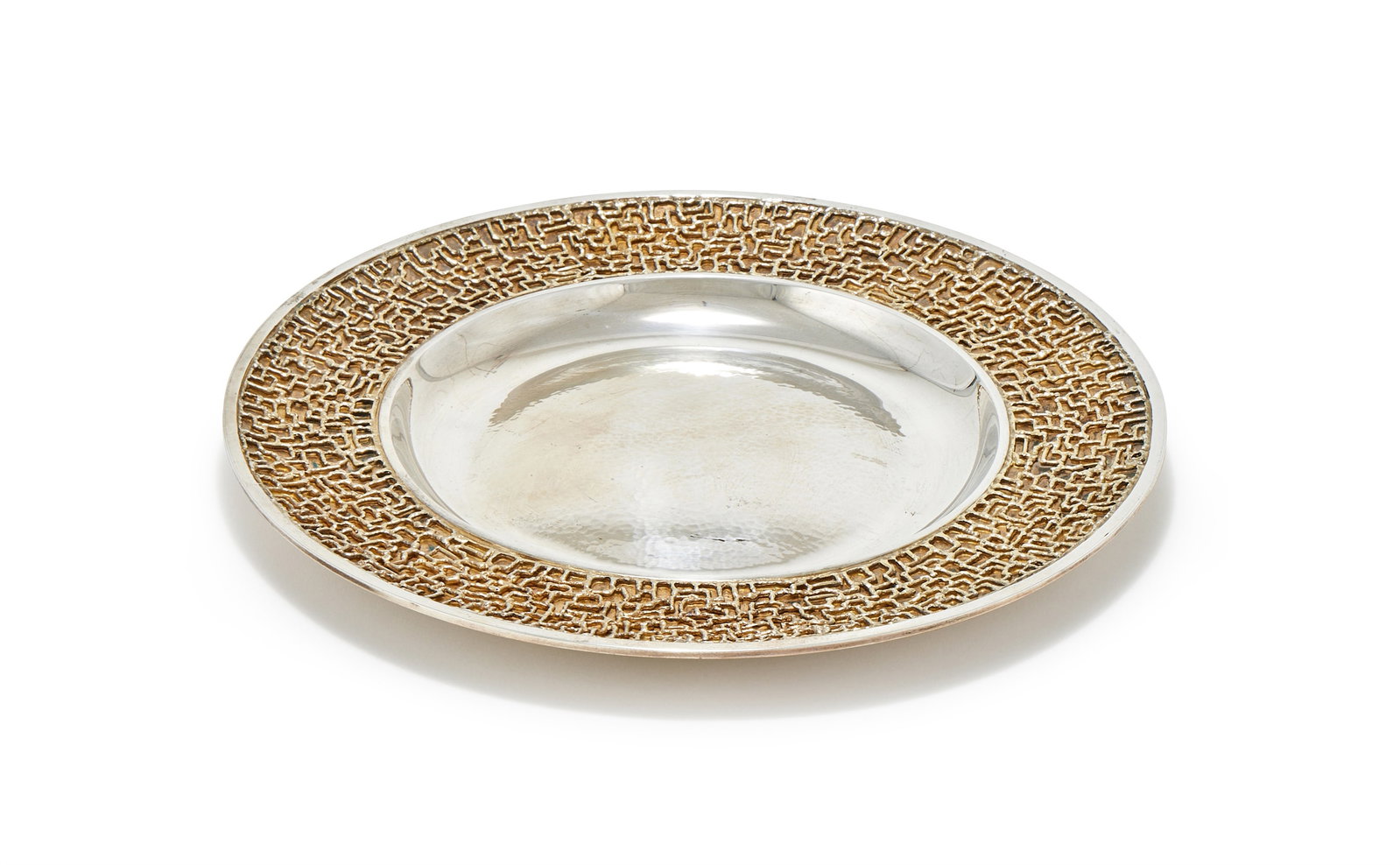 STUART DEVLIN, A SILVER AND SILVER GILT DISH, LONDON 1971 (1 of 2)