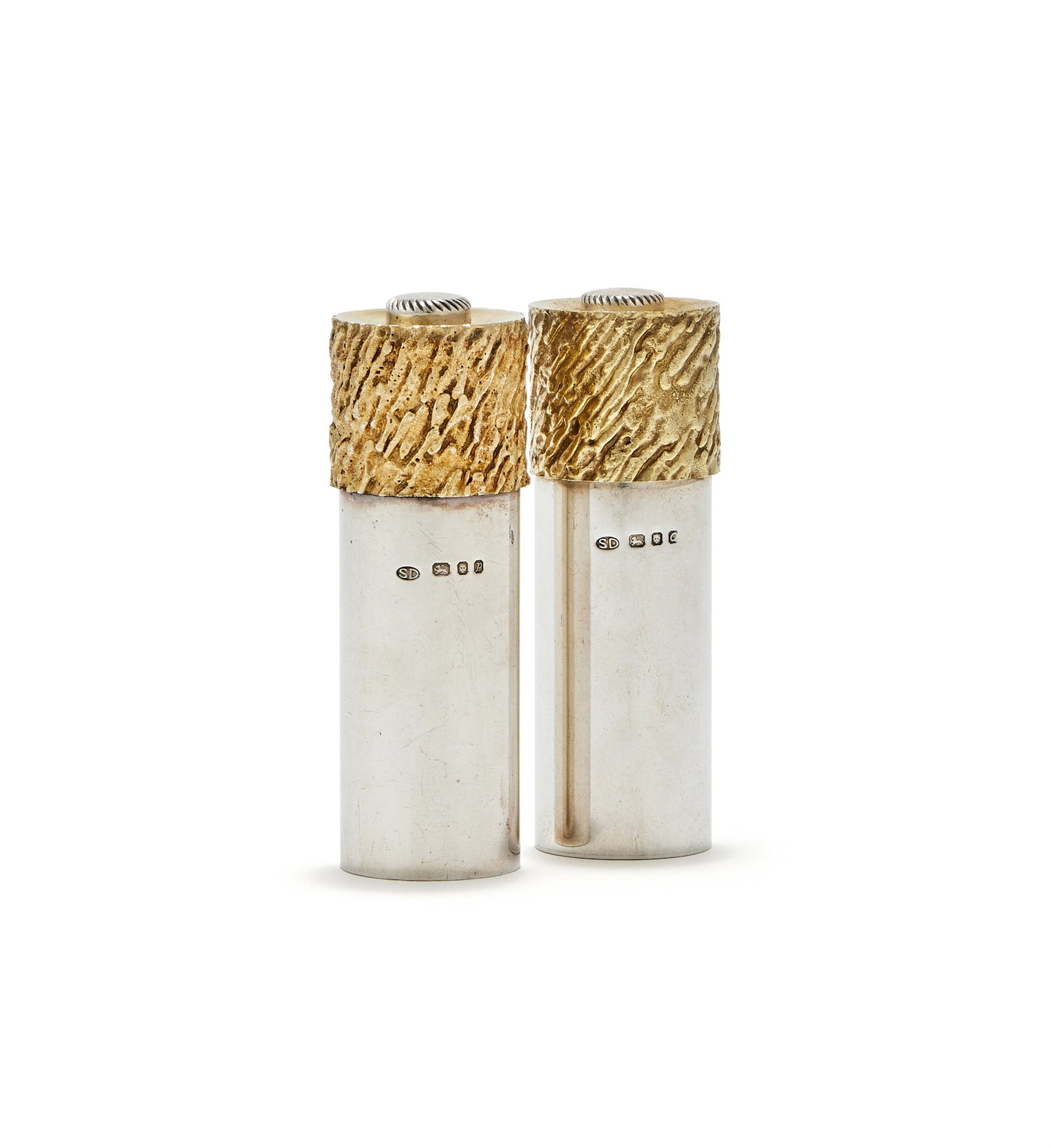 STUART DEVLIN, A PAIR OF SILVER CYLINDRICAL PEPPER GRINDERS, LONDON 1969 AND 1970 (1 of 2)