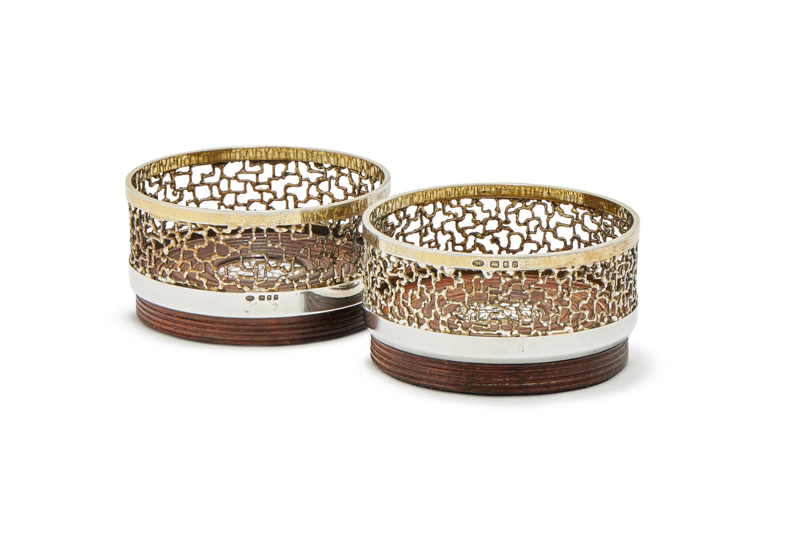 Y STUART DEVLIN, A PAIR OF SILVER WINE COASTERS, LONDON 1969 (1 of 2)
