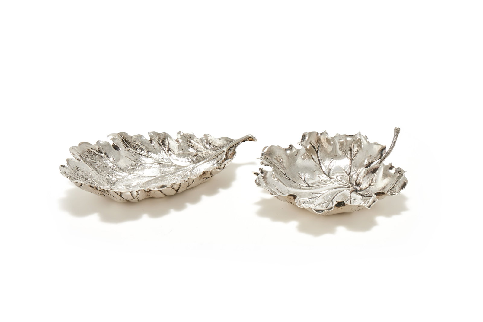 BUCCELLATI, TWO ITALIAN SILVER LEAF SHAPED DISHES, POST 1968 .925 STANDARD (1 of 3)
