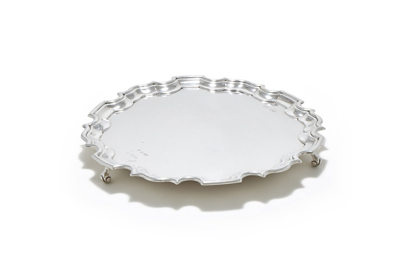 A MODERN SILVER SHAPED CIRCULAR SALVER, CARR'S OF SHEFFIELD, SHEFFIELD 1992 (1 of 3)