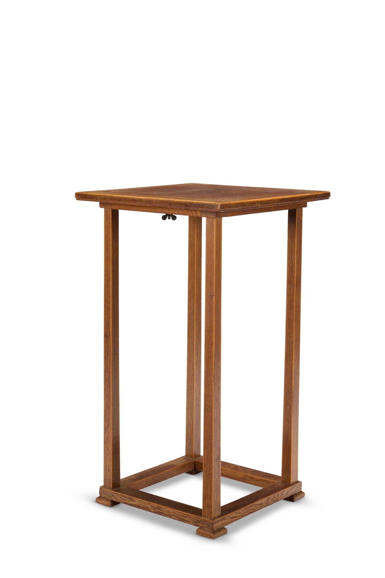A BOX STRUNG OAK DISPLAY STAND OR TABLE WITH REVOLVING TOP, EARLY 20TH CENTURY (1 of 3)