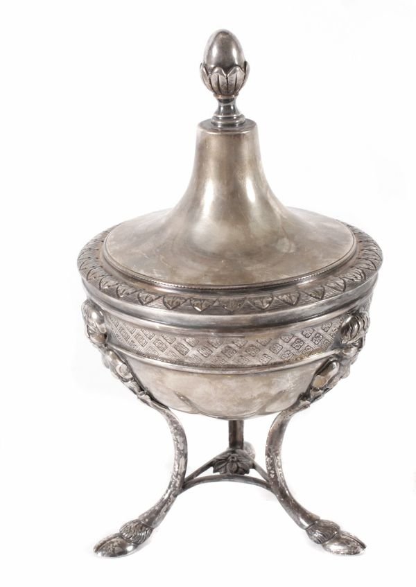 An Italian silver coloured sugar basin and cover b: An Italian silver coloured sugar basin and cover by Bruno & Cesare Zaramella, Padova (Padua), post 1968 .800 standard, pseudo 19th century Venetian marks, with an acorn finial to the conical cover